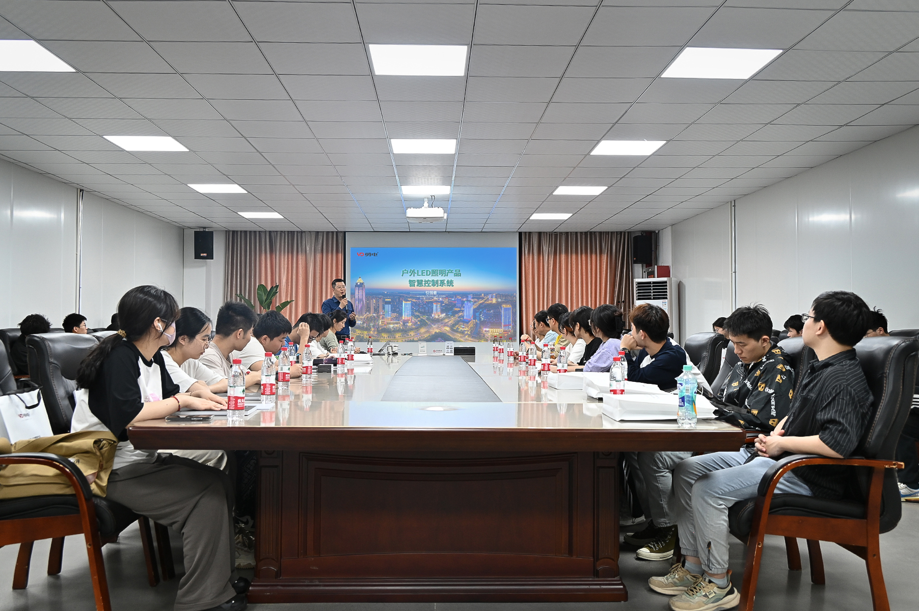 浙江理工大学学子走进乐鱼，探索智慧光影科技