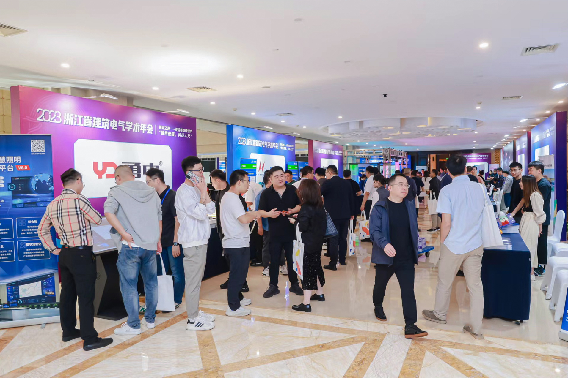 协力同行！乐鱼出席2023 浙江省建筑电气学术年会并发表主题演讲